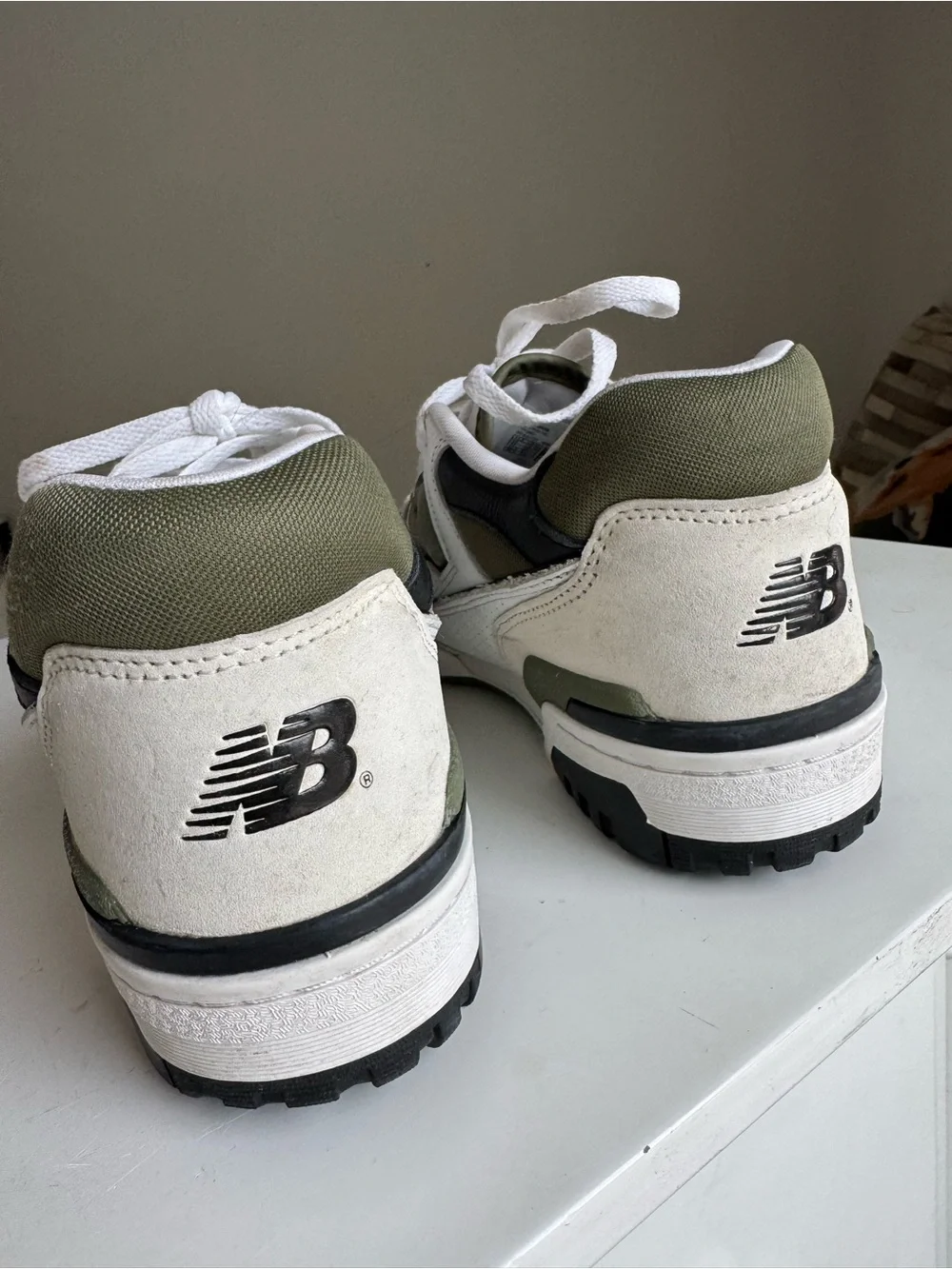 NEW BALANCE 550 WHITE & OLIVE SNEAKERS — SIZE 11.5